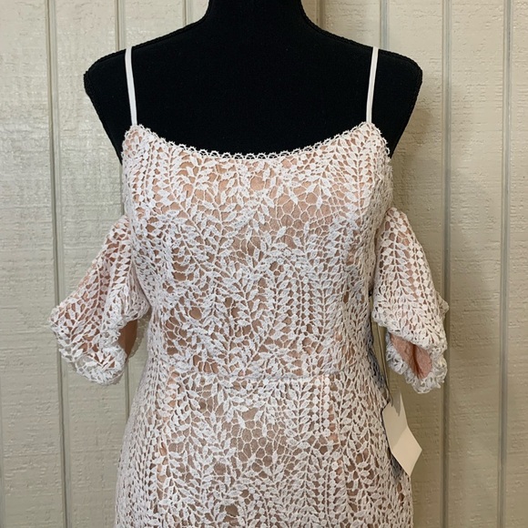 Lulu’s Entranced By You Lace Cold Shoulder Bodycon Dress, size small. NWT. - Picture 4 of 9